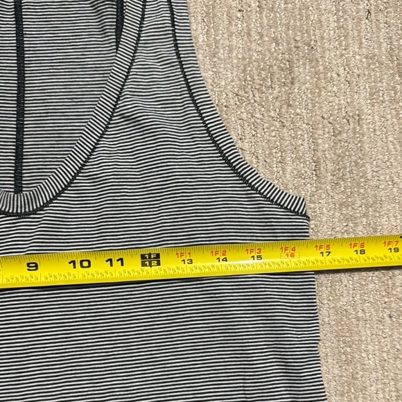 Lululemon Woman’s Size 8 Tank Top Tonka Stripe Gray/Black - Picture 7 of 13